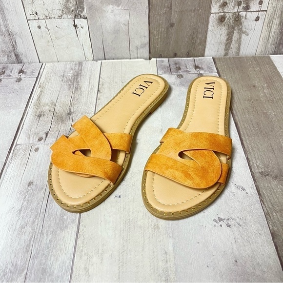 Vici Shoes - NWOT Vici Brianne Twisted Faux Leather Sandal Size 8